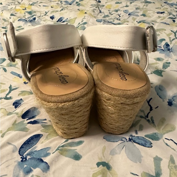 Easy Spirit White Sandals NWOT - Picture 3 of 8